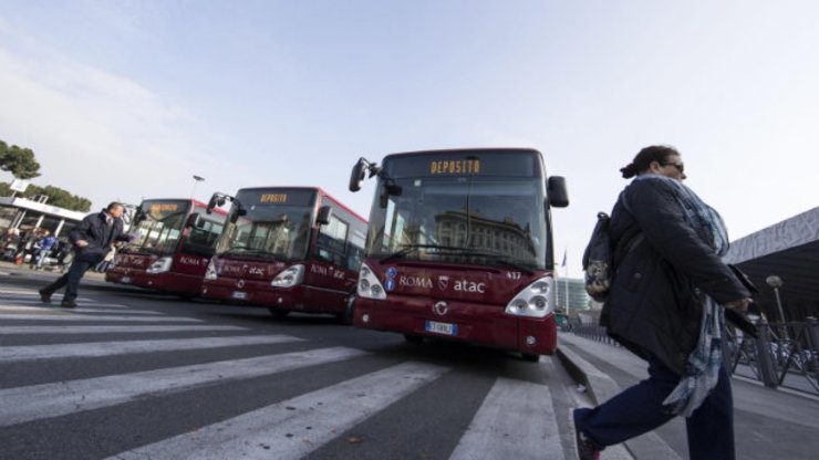 Italy mayor wants separate buses for Roma people