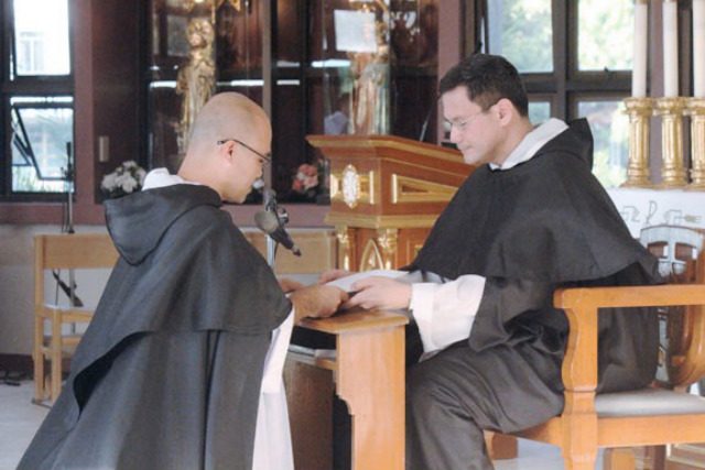 POPE'S APPOINTEE. Fr Gerard Francisco Timoner III, OP (right), receives the profession of faith made by a Dominican priest (left) on June 20, 2014. Months later, Timoner is named member of the International Theological Commission. File photo courtesy of opphil.org  