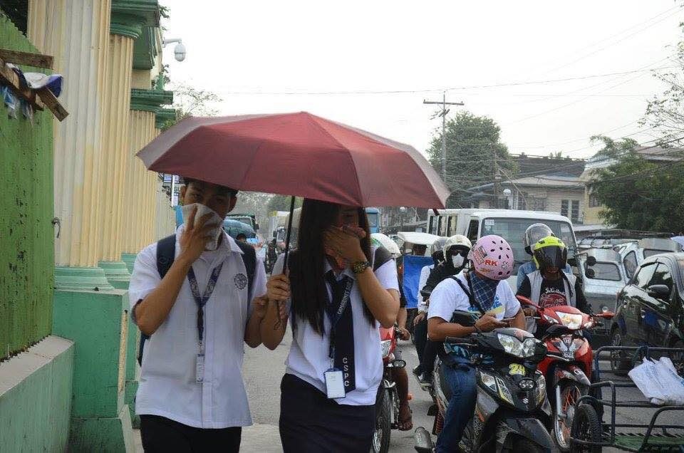LOOK: Mayon ash reaches CamSur, face masks distributed