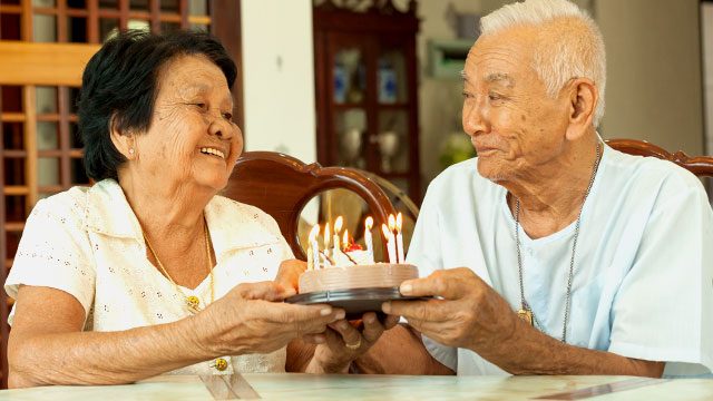 Manila seniors get P800 yearly birthday gift under new ordinance