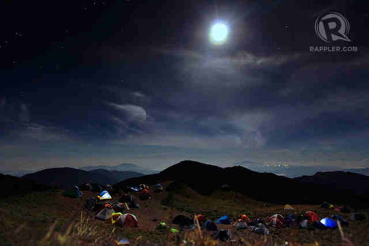 PEAK. One of the highest peaks in the Philippines, Mount Pulag is a popular choice for adventurers looking for a challenge. File photo by Rappler/Dave Leprozo Jr.