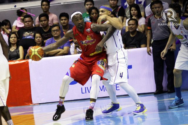 FINE PLAY. Rain or Shine import Wayne Chism played superb in Game 3 displaying an all-around game which is exactly what the Elasto Painters needed. Photo by Josh Albelda/Rappler 