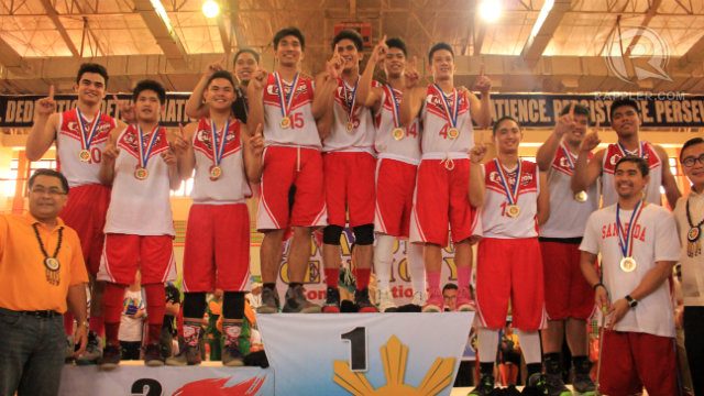 HOMETOWN HEROES. Calabarzon survives a late surge from NCR to take home gold in secondary boys basketball. Photo by Maan Tengco/Rappler