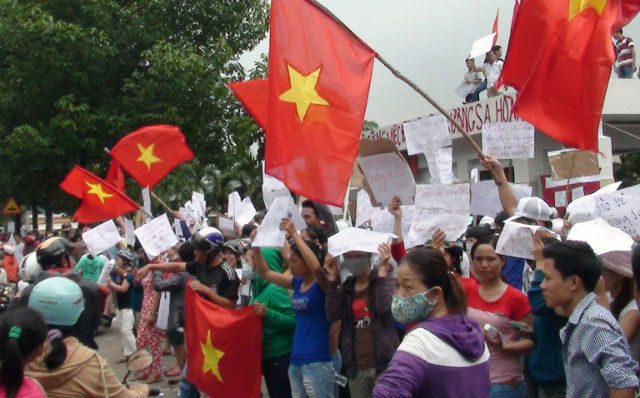 China evacuates 3,000 nationals from Vietnam over unrest