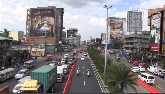 Employees brave APEC traffic because of ‘no work, no pay’
