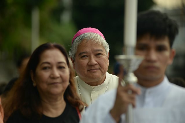 EDSA VETERAN. Lingayen-Dagupan Archbishop Socrates Villegas returns to EDSA on November 5, 2017, for a Mass and procession against drug war killings. Photo by Maria Tan/Rappler  