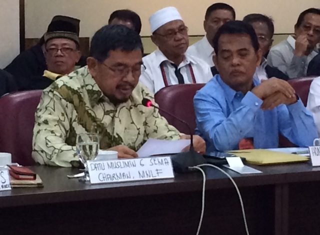 VARYING OPINIONS. Fomer Cotabato City vice mayor and Moro National Liberation Front leader Muslimin Sema faces the ad hoc committee on the Bangsamoro Basic Law. Photo by Rappler