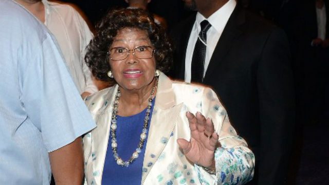 Michael Jackson’s mom to pay promoter $800,000
