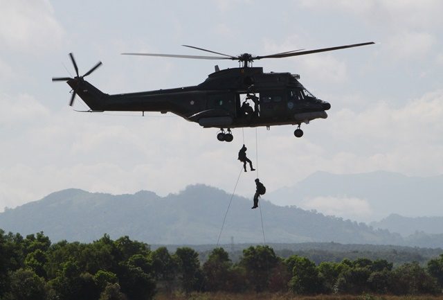 HELIKOPTER JATUH. Helikopter milik PT Amur jatuh di Degeuwo Distrik Dogobaida, Kabupaten Paniai, Papua pada Sabtu pagi, 4 Juni. Pilot helikopter dilaporkan tewas di tempat. Foto ilustrasi oleh Herry Murdy Hermawan/ANTARA 