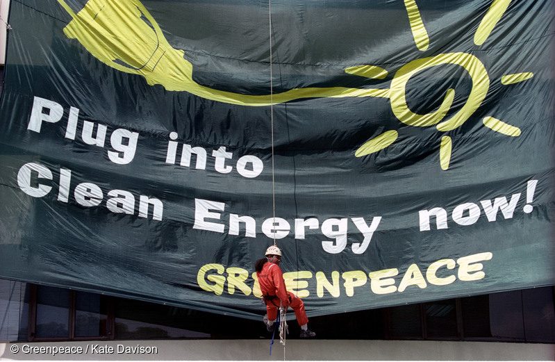 CLEAN ENERGY. Greenpeace is calling on world leaders to push for the transition to clean energy during the Paris climate talks. Photo from Greenpeace  