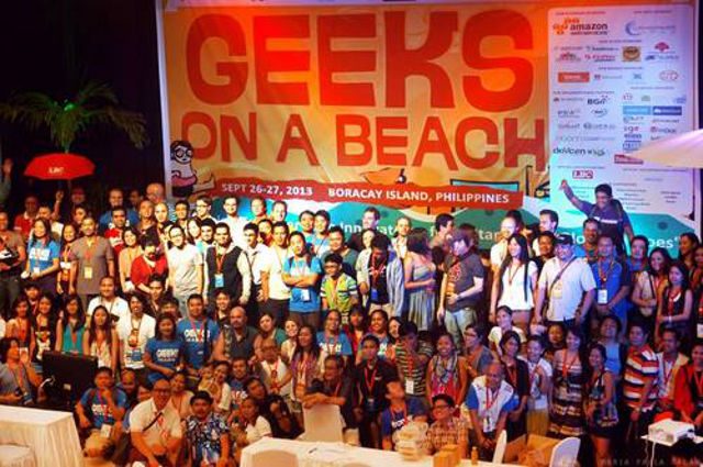 GEEKS ON A BEACH. Participants in the 2013 Geeks on a Beach in Boracay. Image from Geeks on a Beach Blog.