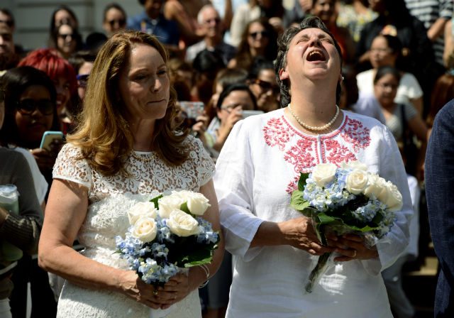 REJOICE. A couple is married by Mayor de Blasio in New York following Supreme Court Gay Marriage Ruling. Photo by EPA  