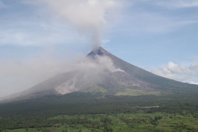 MAYON VOLCANO. A view of Mayon Volcano spewing plumes of smoke and ash. Photo by Rhaydz Barcia 