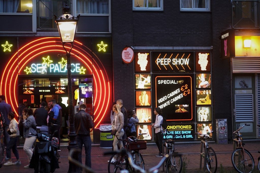 Green light for Amsterdam’s red light district after virus shutdown