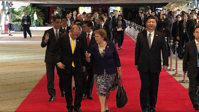 Aquino, Xi endure ‘awkward’ moment in APEC