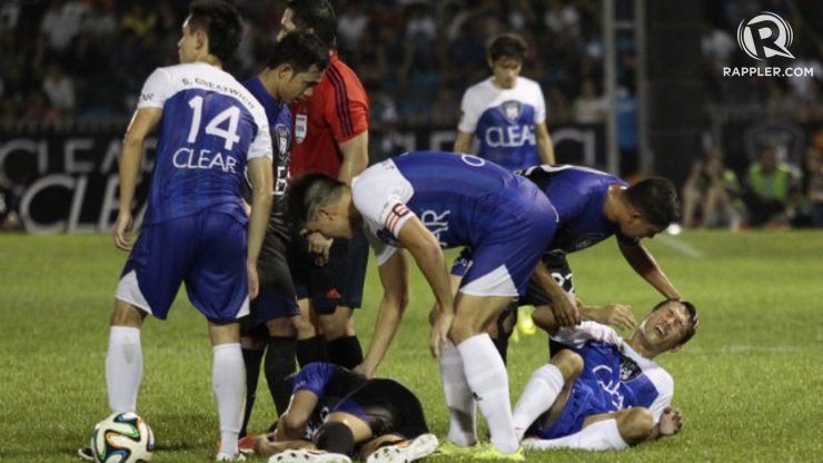 Phil Younghusband hospitalized after head collision