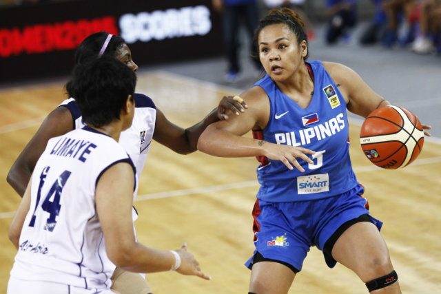 Shelley Gupilan, a Los Angeles native, makes her move against two Indian defenders. Photo from FIBA.com 