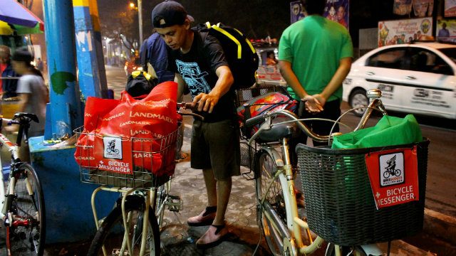 These good samaritans celebrated noche buena on the road