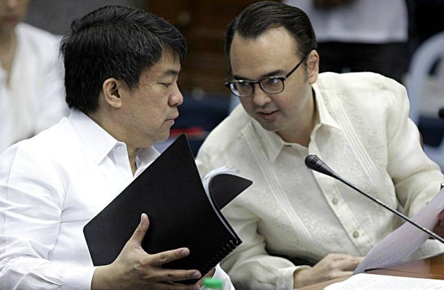 Poe, 3 senators sign plunder report vs VP Binay, son