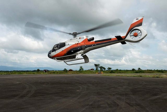 TERUS MENCARI. Helikopter EC 130, serupa dengan helikopter yang hilang kontak di wilayah udara Sumatera Utara akhir pekan lalu. Pencarian terhadap helikopter tersebut masih terus berlanjut. Foto EPA 
