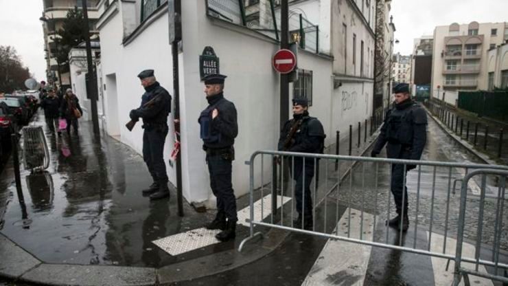 France extends ‘attack alert’ level to region where suspects spotted