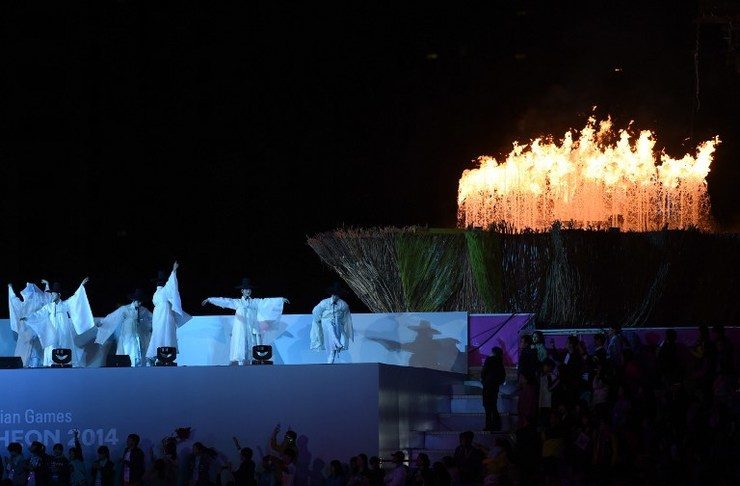 ON STAGE. Indonesia performers dance near the Asian Games flame during the closing ceremony of the 2014 Asian Games at The Incheon Asiad Main Stadium in Incheon on October 4, 2014. Indonesia will host the 2018 Asian Games. Photo by Manan Vatsyayana/AFP
