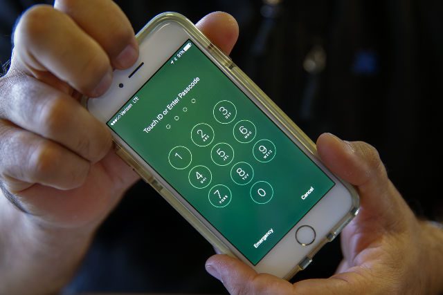 Apple chief calls FBI iPhone case ‘bad for America’