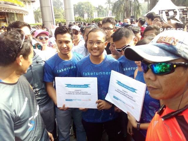 Di acara ini, diberikan pula donasi untuk para atlet marathon DKI Jakarta. Foto oleh Yanwar Arifin/Rappler. 