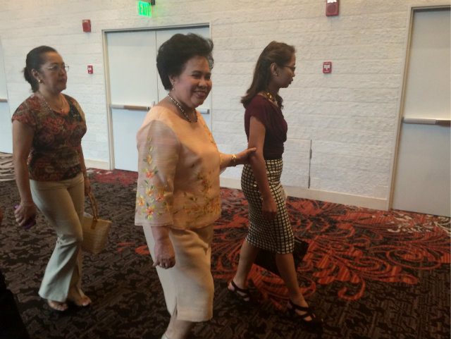 HEALTH ISSUE. Santiago is seen holding on to her aides as she walks to the Grand Ballroom of the Marriott Hotel. 