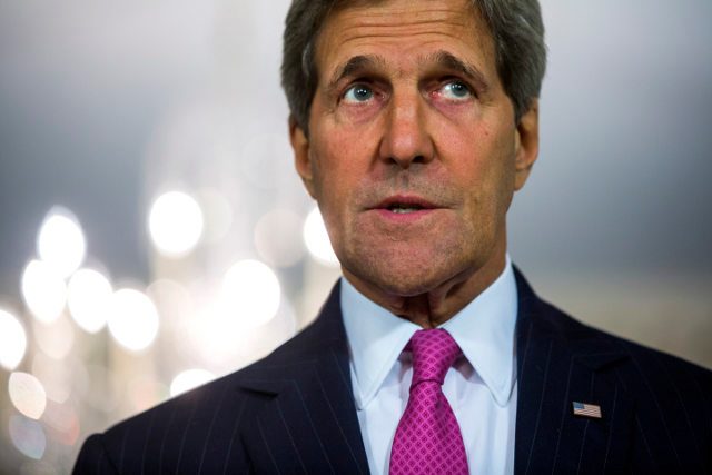 Kerry in Iraq as Sunni militants press western front
