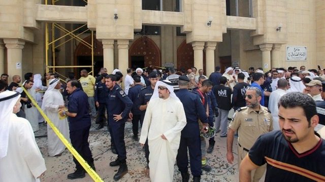 Kuwait arrests mosque bombing suspects