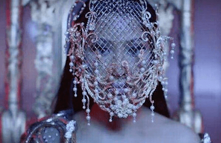 Ketika karya desainer Indonesia dikenakan oleh Nicki Minaj