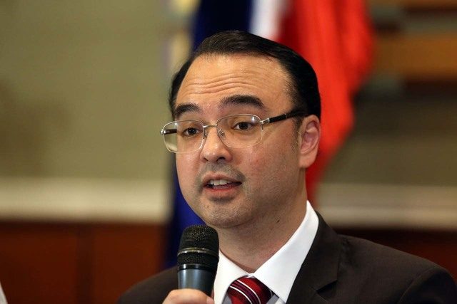 Did Cayetano admit China can apprehend Filipinos in Panatag Shoal?