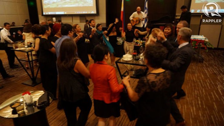 NEVER A DULL MOMENT. Israeli folk singer Tal Kravitz sings as members of the diplomatic corps, officials of the DFA, and friends of the embassy do a Jewish dance
