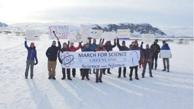Thousands join March for Science to fight ‘alternative facts’
