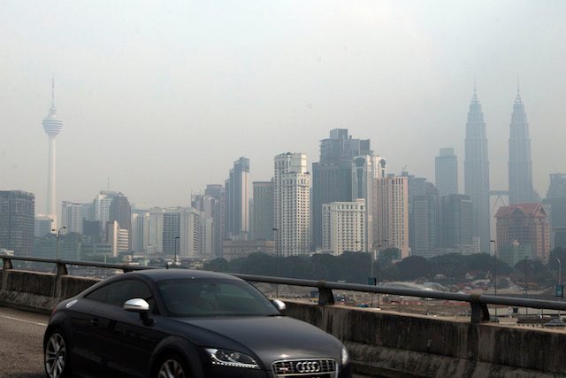 Malaysia shuts schools as choking smog worsens