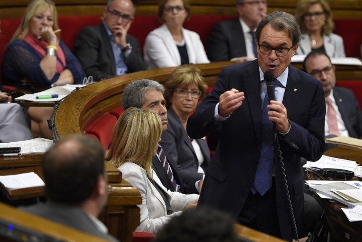 Catalan parties urge snap election over independence