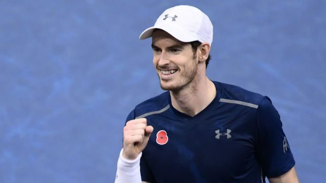 Murray struggles amid Djokovic chase in Paris