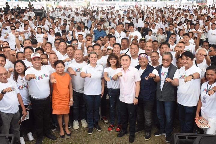HUGPONG. Presidential daughter and Davao City Mayor Sara Duterte with politicians expected to run for the Senate in 2019. Photo shared by Sen. Ejercito 