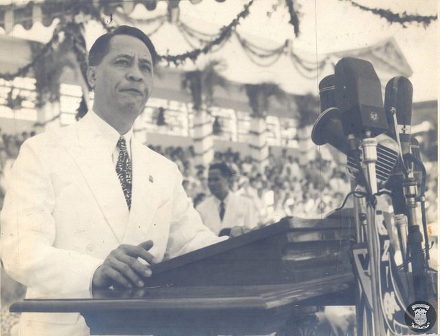 1946. Manuel Roxas delivers his inaugural speech. Photo from Malacañang  