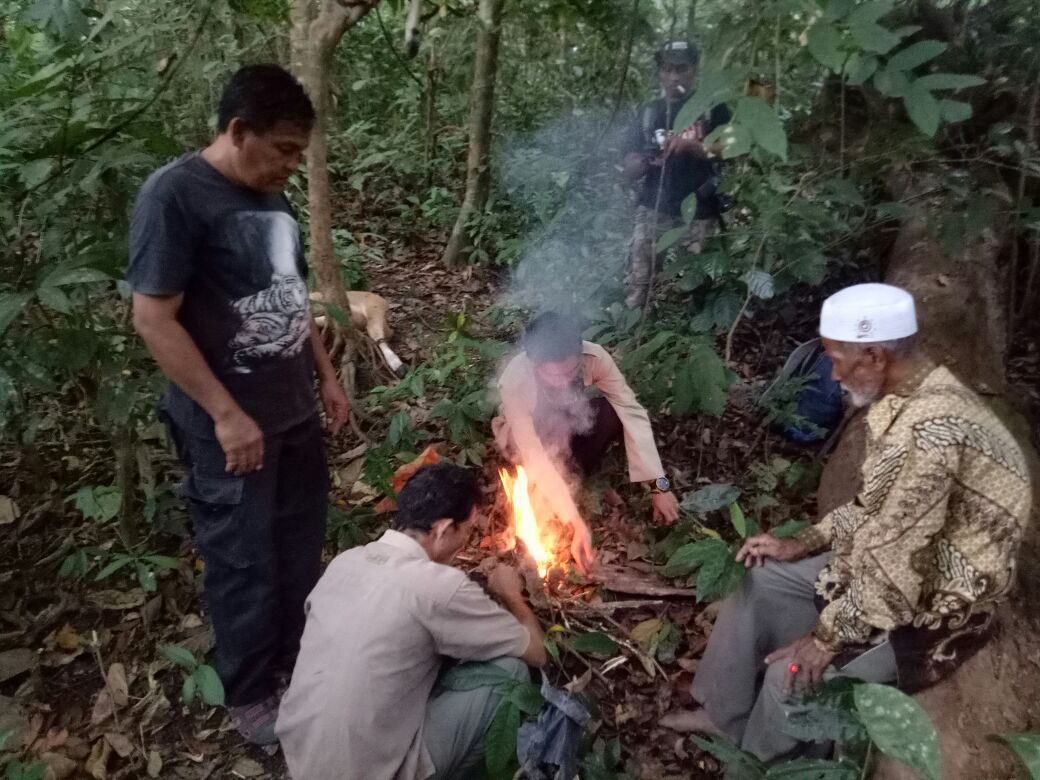 Merupakan ritual masyarakat Aceh untuk mengusir harimau