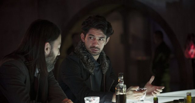 Reza Rahadian memerankan tokoh Demit Tony di Halfworlds musim kedua. Foto oleh HBO Asia. 
