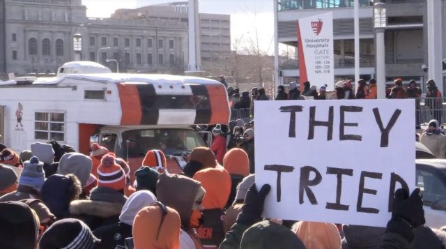 Cleveland Browns fans mark 0-16 season with mock parade