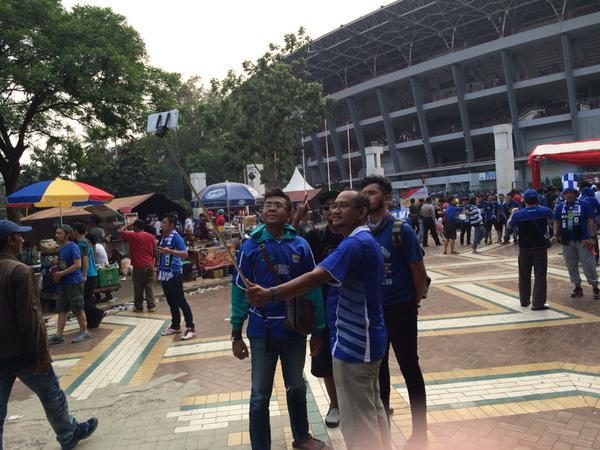 Cerita pendukung Persib dan Sriwijaya jelang final Piala Presiden