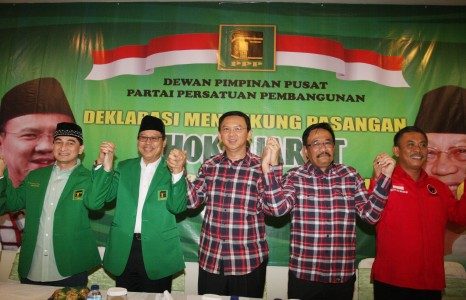 Ketua Umum PPP hasil muktamar Jakarta Djan Faridz menghadiri Deklarasi Mendukung Pasangan Ahok-Djarot di Kantor DPP PPP, Jakarta, Senin (17/10). Foto oleh Reno Esnir/ANTARA 