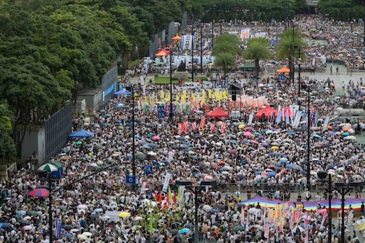 Hundreds of thousands march for democracy in Hong Kong