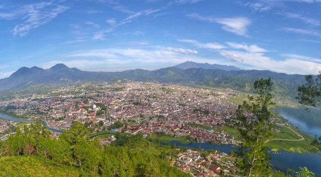 BUR GAYO. Pemandangan kota Takengon dari Bur Gayo. Foto oleh Habil Razali/Rappler 