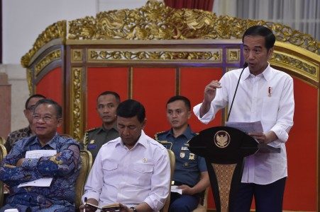 Presiden Jokowi: Hati-hati keluarkan peraturan menteri