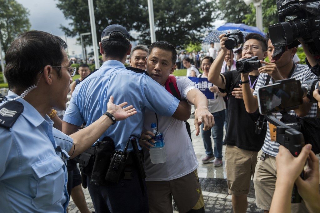 Confrontations after rally to support Hong Kong police