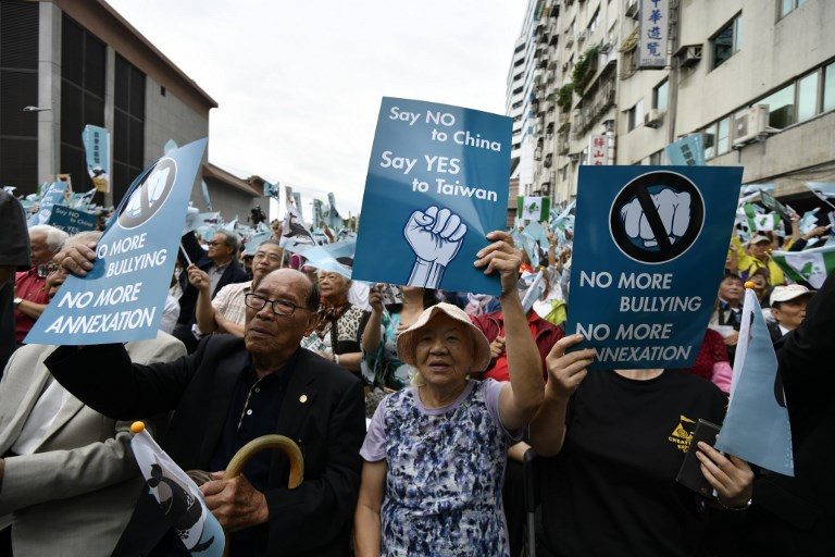 Tens of thousands rally for Taiwan independence vote